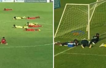 Invasione di api in campo, calciatori si fingono morti