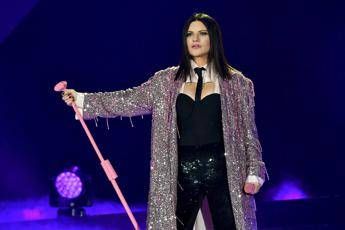 Laura Pausini confessa: “Dopo aver venduto milioni di dischi sono rimasta senza niente”