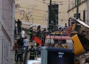 Lisbona, si schianta la funicolare Gloria: almeno 15 morti e 18 feriti