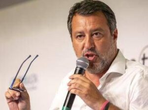 Manovra, Salvini: “Rivedere regole Isee, stop bonus sempre agli stessi”