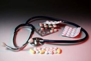 Paracetamolo in gravidanza e autismo, Fda avvia modifica foglietto illustrativo: cosa dicono gli esperti
