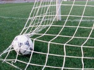 Portiere di 13 anni aggredito da genitore avversario, il papà: “Ho temuto lo uccidesse”