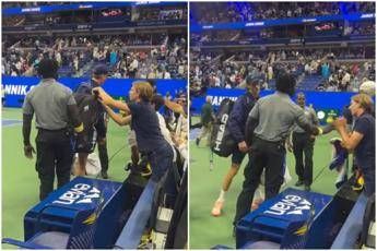 Prova a rubare dal borsone di Sinner, Jannik lo fulmina con lo sguardo