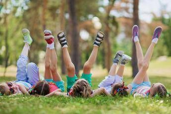 Riparte lo sport per bambini, medico-fisiatra: “Benefici su postura, psiche e peso”