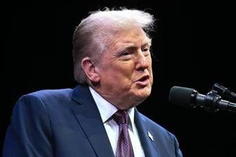 Russia, Trump alla Nato: “Nuove sanzioni solo se smetterete di comprare petrolio da Mosca”