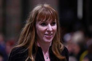 Scandalo casa nel Regno Unito, si dimette la vice premier Rayner