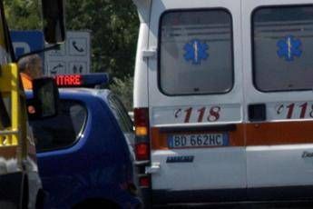 Scende dall’auto in panne sull’autostrada e viene travolto e ucciso