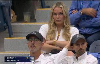 Sinner, c’è una super tifosa per la finale con Alcaraz: Lindsey Vonn nell’angolo di Jannik