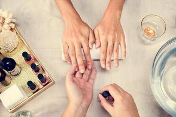 Smalti semipermanenti e sostanze vietate, cos’è cambiato dall’1 settembre