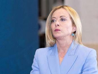 “Sparate alla Meloni”, la scritta choc a Prato