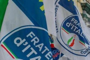 Spray urticante alla cena elettorale della candidata Fdi con 300 persone, panico in sala