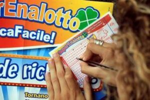 Superenalotto, numeri combinazione vincente oggi 16 settembre