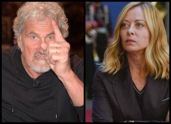 Urlò frasi choc contro Meloni durante il concerto: indagato il cantante Adriano Pappalardo