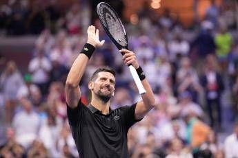 Us Open, Djokovic vince e convince (per la prima volta). Ora Fritz ai quarti