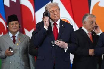 Trump, tutte le ‘perle’: la grazia a Netanyahu, Meloni ‘bellissima’, Macron stritolato e Starmer gelato