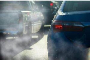 Auto, l’Ue rivede gli obiettivi: dal 2035 -90% emissioni per i nuovi veicoli anziché -100%