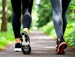 Camminare come i giapponesi aiuta la salute, i 3 effetti: lo studio