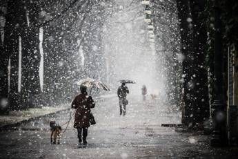 Perturbazione imminente, tornano pioggia e neve sull’Italia: le previsioni meteo