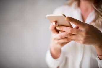 Truffe telefoniche, continua l’allarme in Italia: i prefissi da evitare e cosa fare