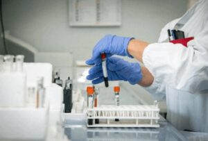 Cancro al pancreas, un nuovo farmaco raddoppia il periodo di sopravvivenza: lo studio