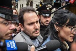 Caso Garlasco, scontro su perizia Dna: ora in aula si discute delle impronte in casa Poggi