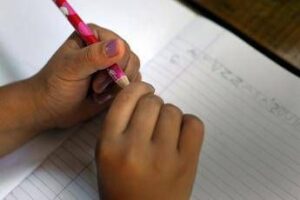 Famiglia nel bosco, ‘buono’ a genitori che scelgono istruzione a casa: la proposta della Lega