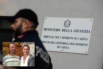 Famiglia nel bosco, il papà potrebbe trascorrere il Natale con i tre figli: attesa decisione