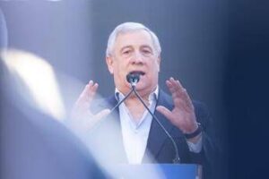 Forza Italia, Tajani: “Io non attaccato a poltrona, se un Berlusconi si candida ben venga”