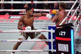 Joshua, incidente in Nigeria: il Suv si schianta, 2 morti