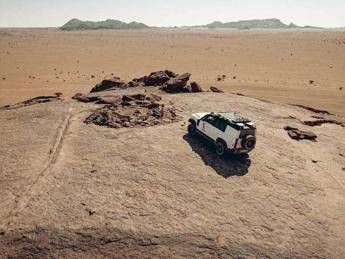 La Defender traccia il futuro della Dakar, chilometro dopo chilometro