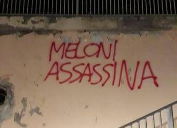 ‘Meloni assassina’, scritta choc in centro a Castiglioncello   