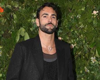 Mengoni versione Grinch, la confessione sui social: “Mi fa schifo il Natale”