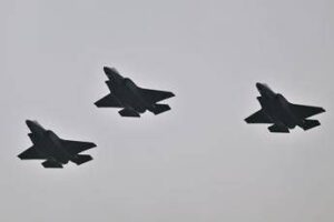 “Russia-Nato, pericolo concreto di guerra”: anche la Svizzera si arma
