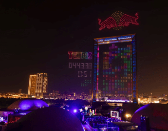 Tetris conquista i cieli di Dubai con un megaschermo fatto di droni