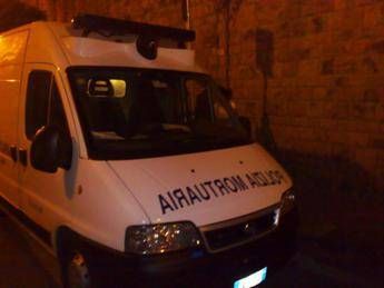 Trovato morto in un baule, aperta un’inchiesta: indagati la madre e i fratelli