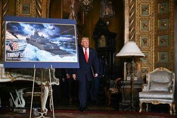 Trump annuncia due nuove navi da guerra “letali” e pensa alla Groenlandia: “Dobbiamo averla”