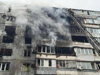 Ucraina-Russia, notte di attacchi e droni. Gelo di Mosca sui negoziati di pace