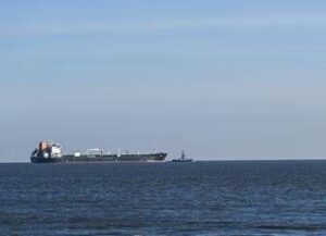 Venezuela, New York Times: “Petroliera inseguita da Usa rivendica protezione di Mosca”