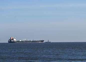 Venezuela, New York Times: “Petroliera inseguita da Usa rivendica protezione di Mosca”