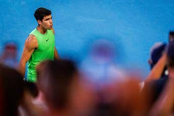 Australian Open, Alcaraz ha finto di ritirarsi? Il gesto che ha ‘confuso’ Zverev