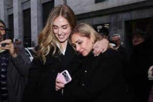 Chiara Ferragni prosciolta, l’affetto di amici e famiglia: “Per sempre al tuo fianco”