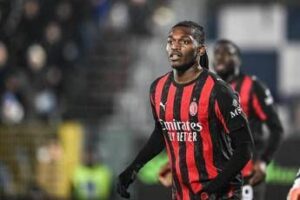 Leao vuole calciare il rigore, Allegri dice no: cos’è successo in Como-Milan