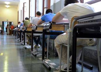 Maturità 2026, latino al Classico e matematica allo Scientifico. Valditara: “Bocciato chi rifiuta l’orale”