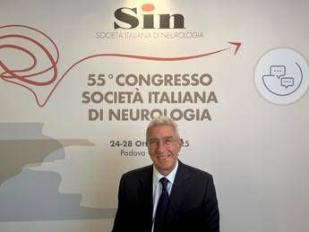 Neurologi: “Bene Ddl caregiver ma servono formazione e sostegno psicologico”