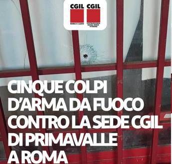 Roma, Cgil: “Cinque fori di proiettile contro la sede di Primavalle”