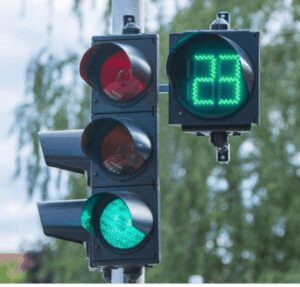 Semafori intelligenti con rilevamento della velocità: al via la sperimentazione