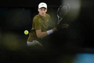 Sinner spreca, Djokovic è eterno: Nole elimina Jannik e vola in finale agli Australian Open