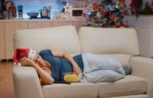 Sonno dopo pranzo? E’ normale ma non è colpa della digestione