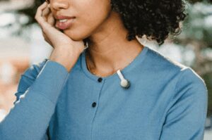 SwitchBot e il “secondo cervello” indossabile: arriva AI MindClip