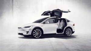 Tesla chiude con Model S e X per far spazio ai robot